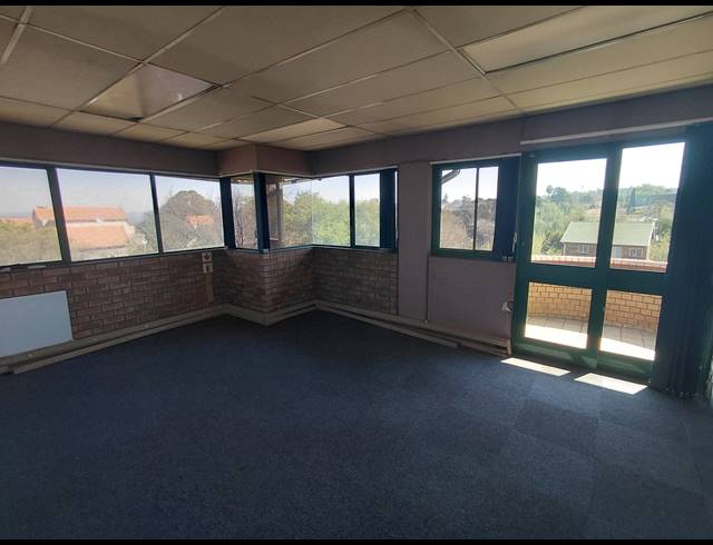 98M² OFFICE TO LET IN HALFWAY GARDENS